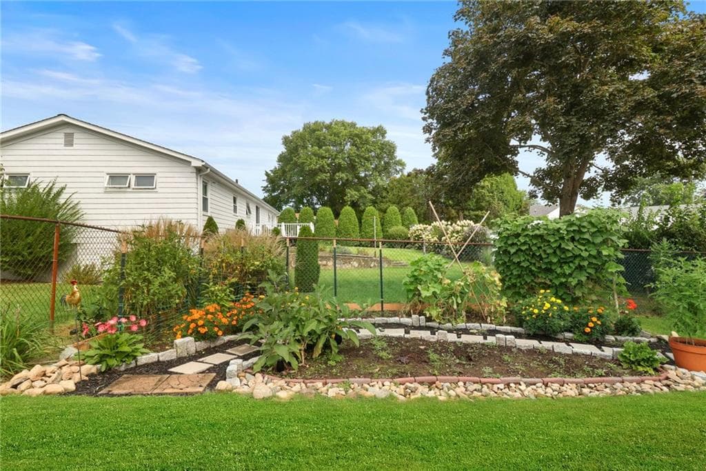 Single Family Residence at 8 Elmhurst Drive, Smithfield, photo 44 of 50