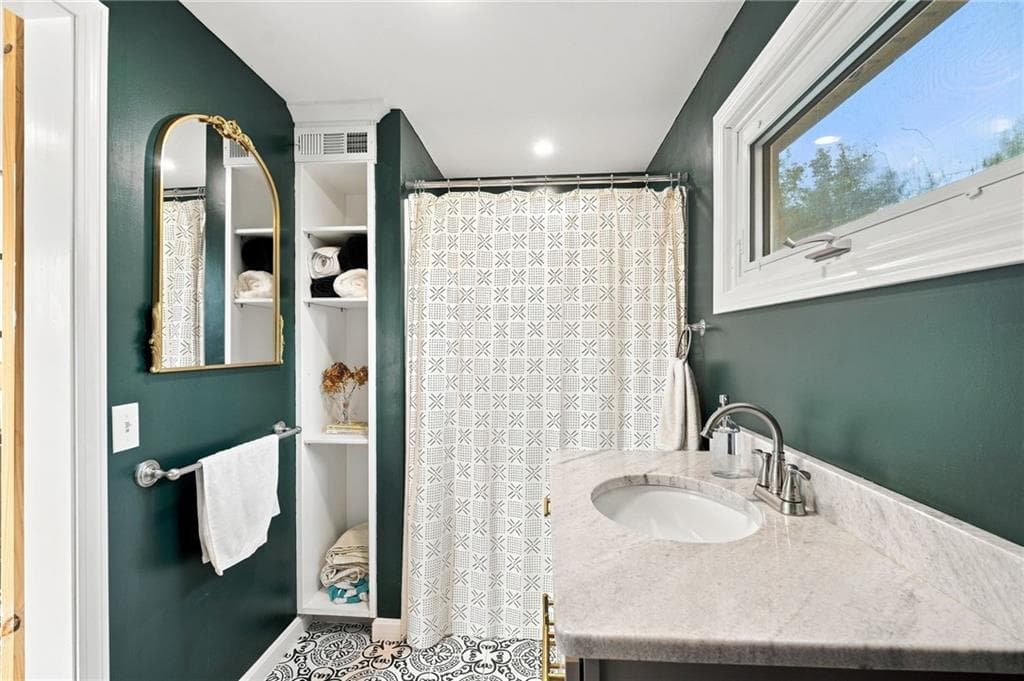 Single Family Residence at 8 Elmhurst Drive, Smithfield, photo 21 of 50