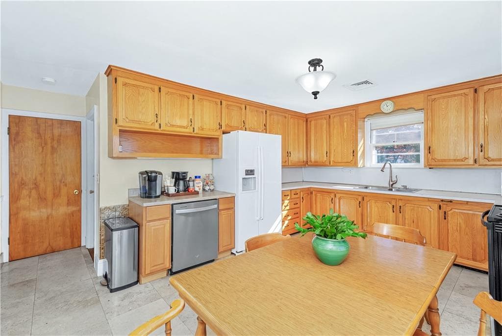 Single Family Residence at 30 Marshall Way, East Providence, photo 15 of 47