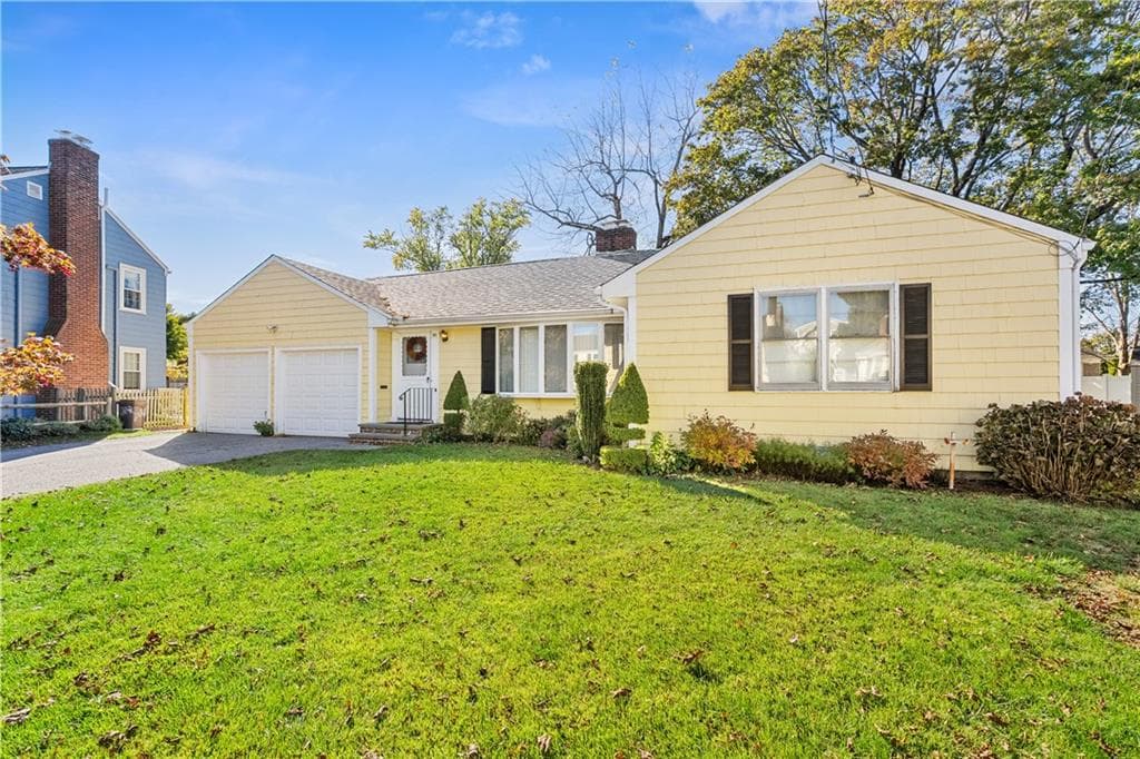 Single Family Residence at 30 Marshall Way, East Providence, photo 4 of 47