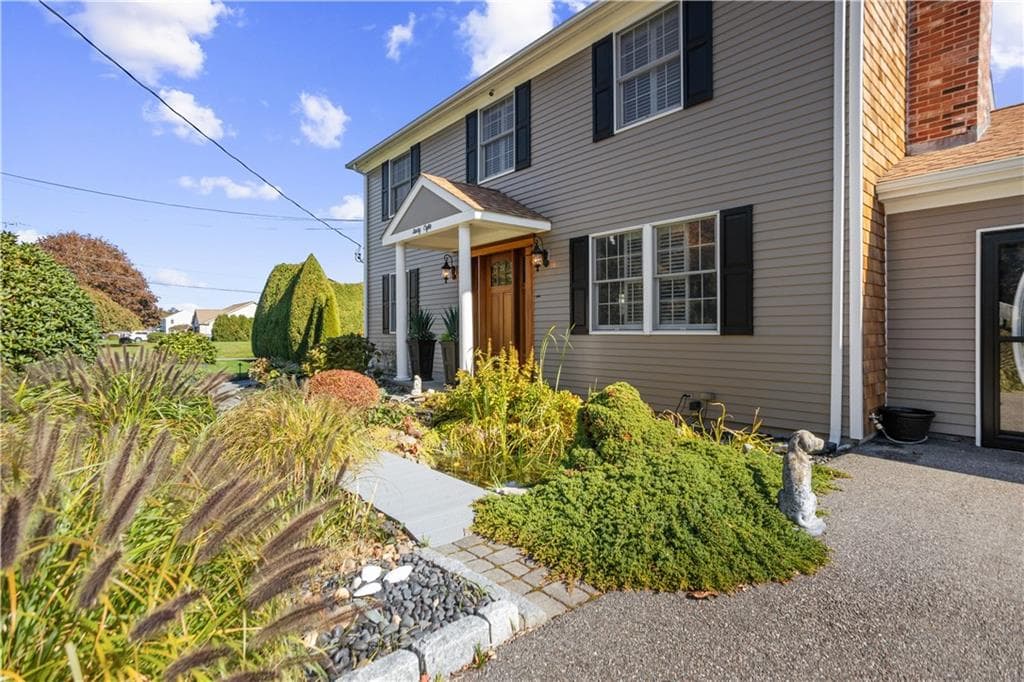 Single Family Residence at 68 Soares Drive, Portsmouth, photo 11 of 50