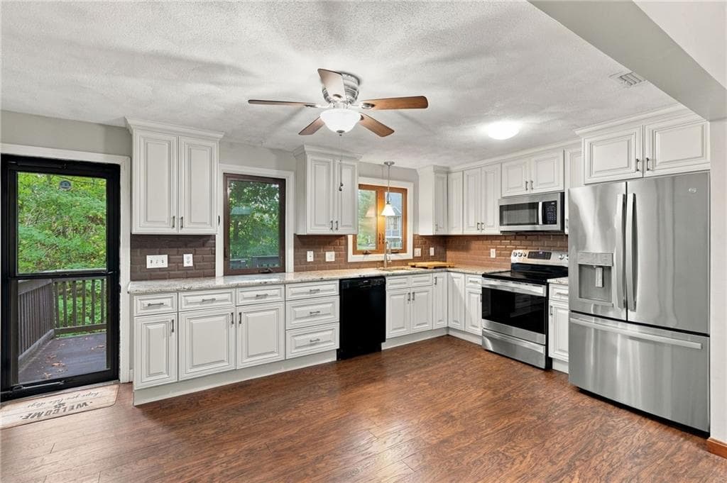 Single Family Residence at 15 Deer Run Run, Cranston, photo 2 of 37