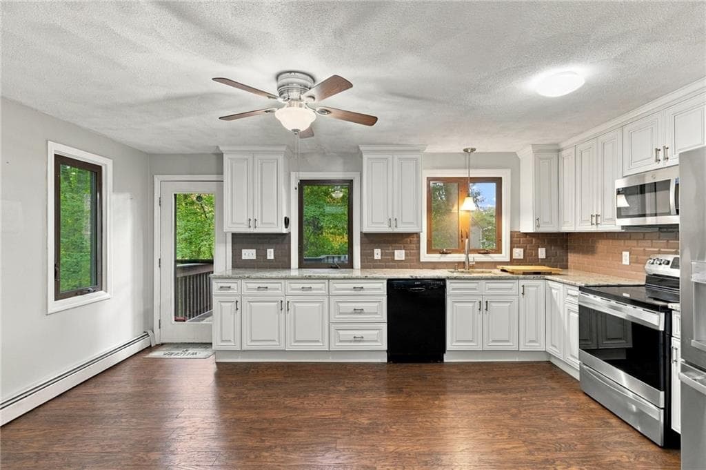 Single Family Residence at 15 Deer Run Run, Cranston, photo 10 of 37