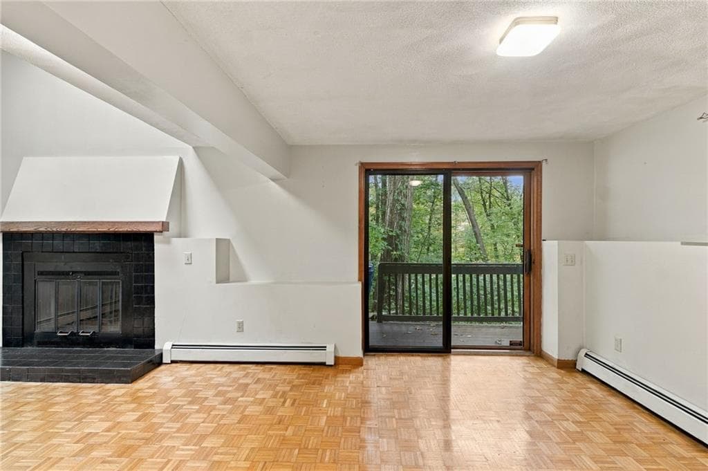 Single Family Residence at 15 Deer Run Run, Cranston, photo 15 of 37