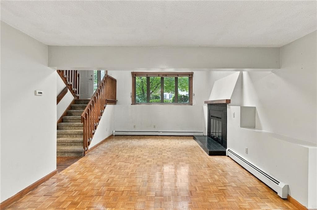 Single Family Residence at 15 Deer Run Run, Cranston, photo 11 of 37