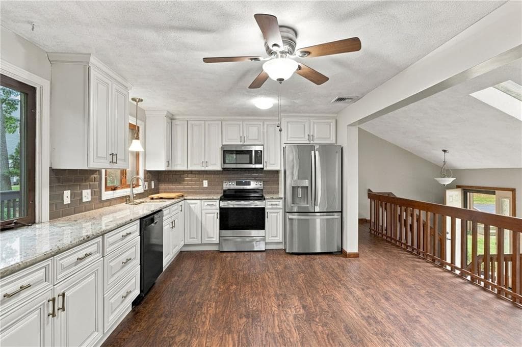 Single Family Residence at 15 Deer Run Run, Cranston, photo 8 of 37