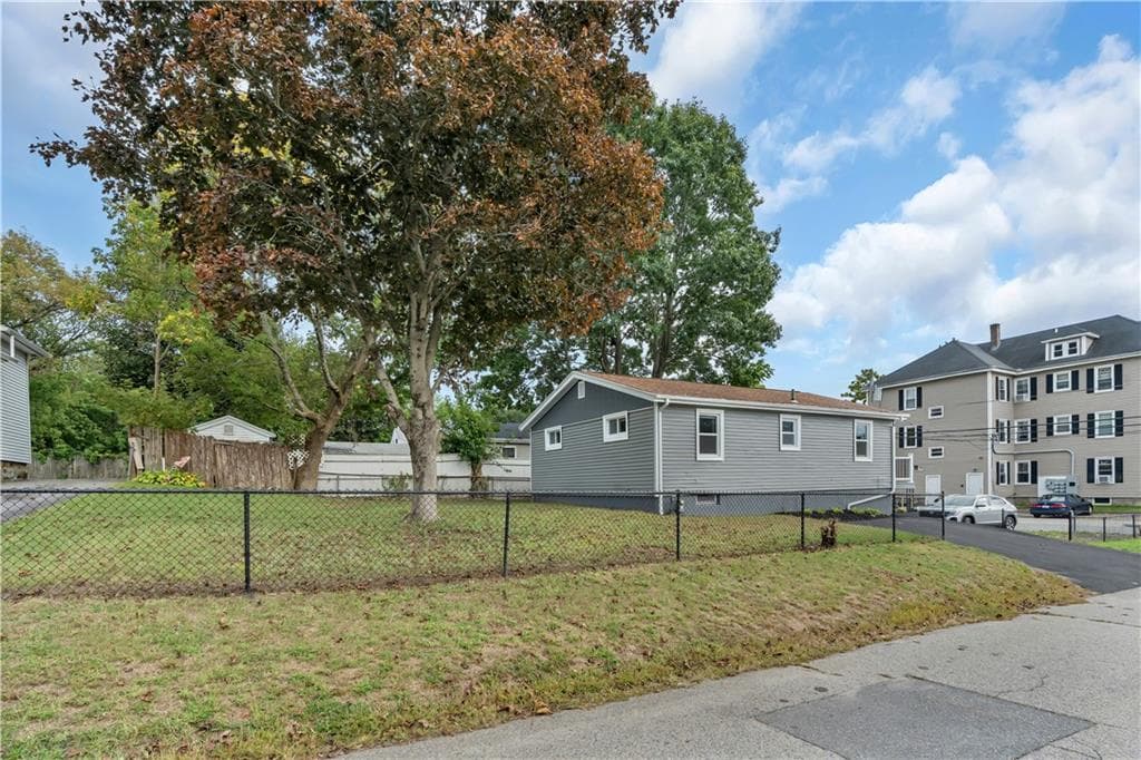 Single Family Residence at 546 Robinson Street, Woonsocket, photo 28 of 34