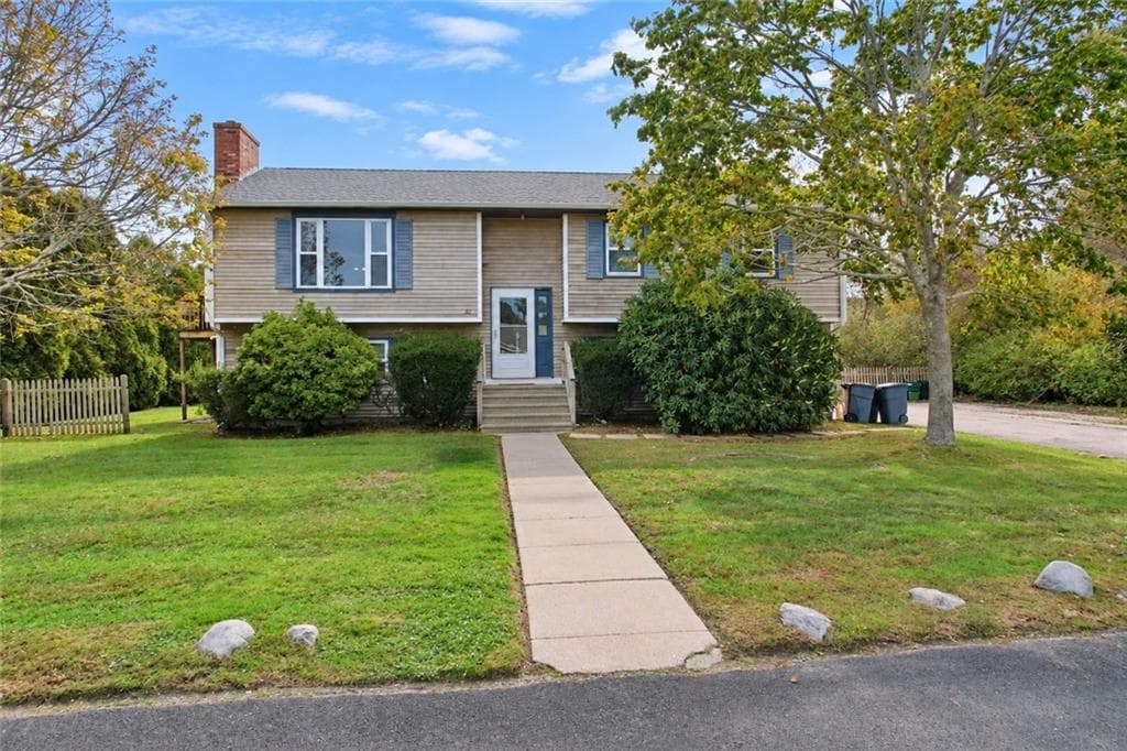 Single Family Residence at 10 Melville Lane, Narragansett, photo 2 of 30