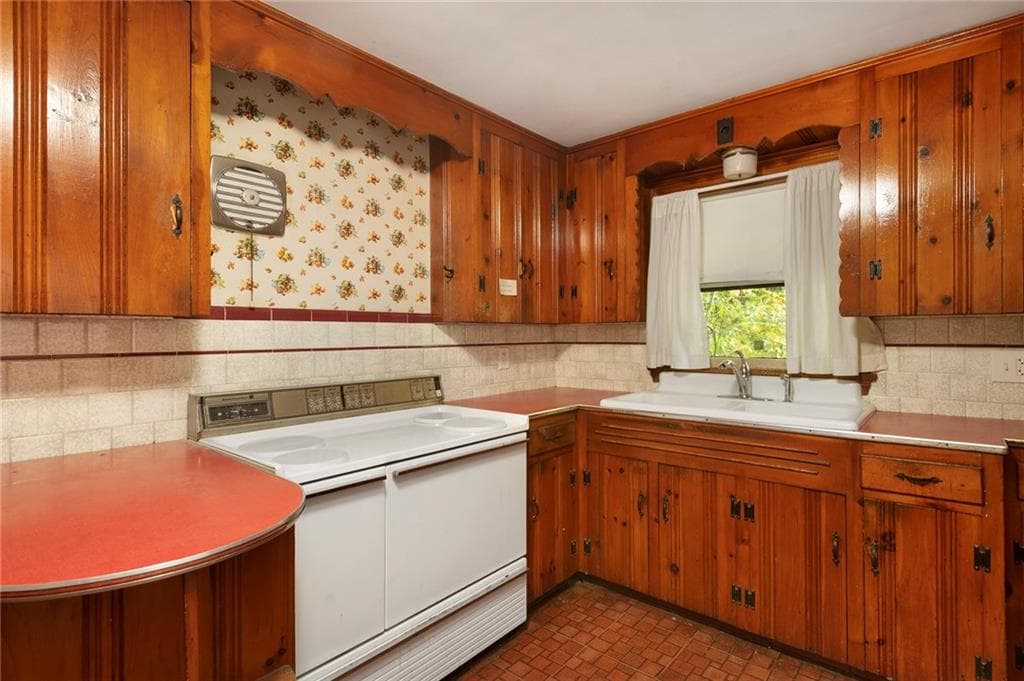 Single Family Residence at 235 Dora Street, Pawtucket, photo 13 of 31