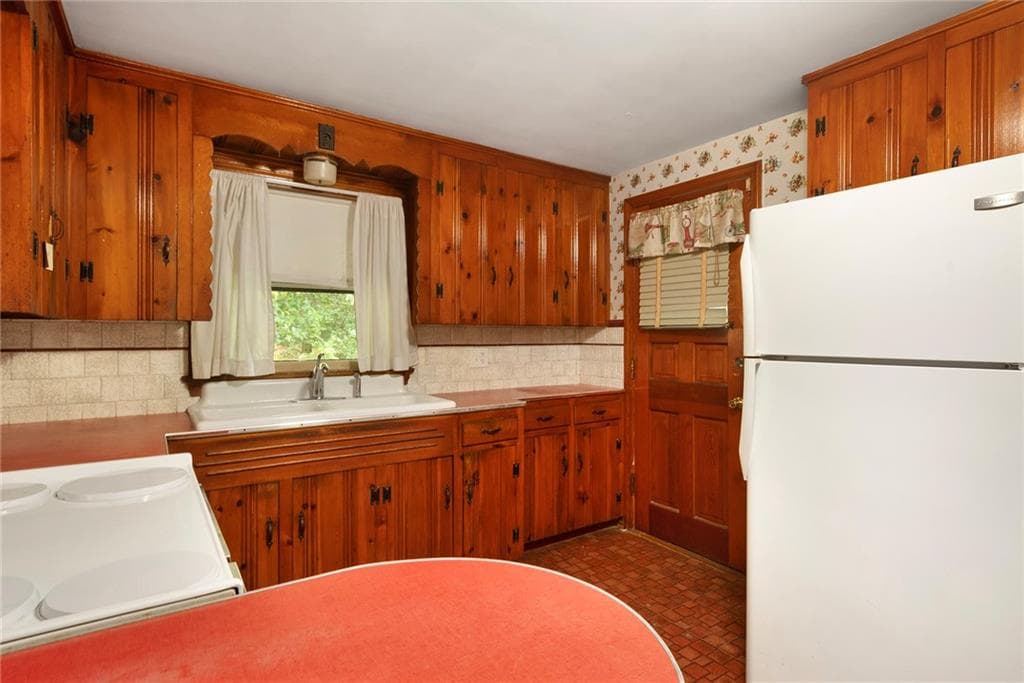 Single Family Residence at 235 Dora Street, Pawtucket, photo 12 of 31