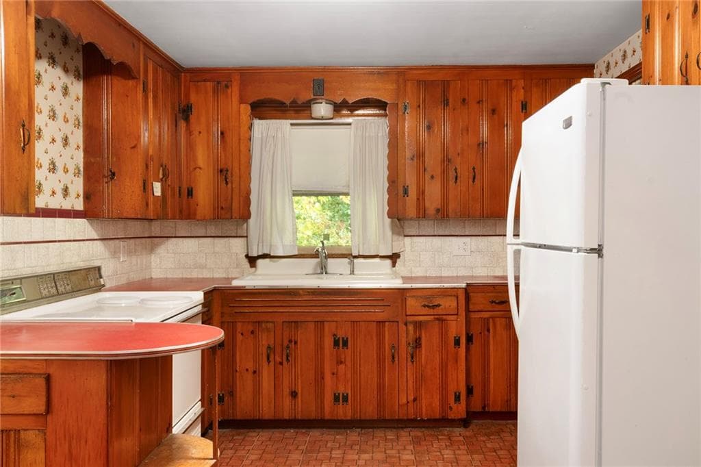 Single Family Residence at 235 Dora Street, Pawtucket, photo 10 of 31