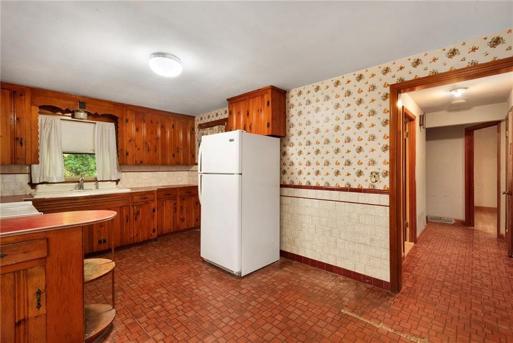 Single Family Residence at 235 Dora Street, Pawtucket, photo 11 of 31