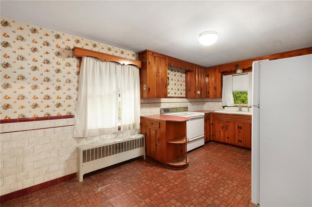 Single Family Residence at 235 Dora Street, Pawtucket, photo 8 of 31