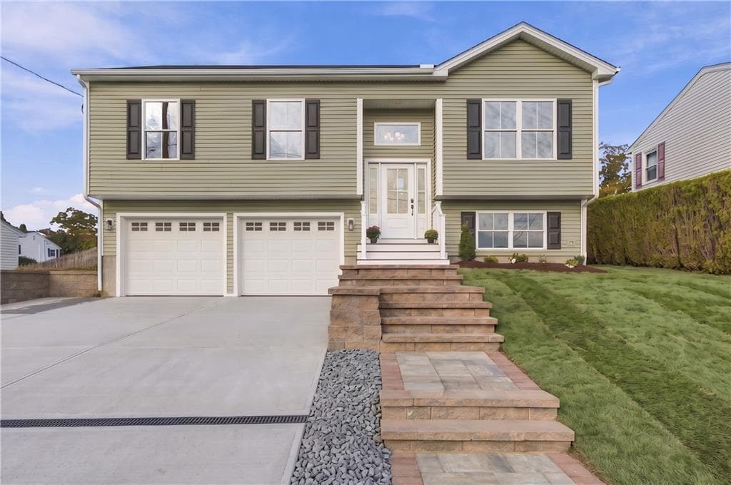 36 Vineyard Avenue