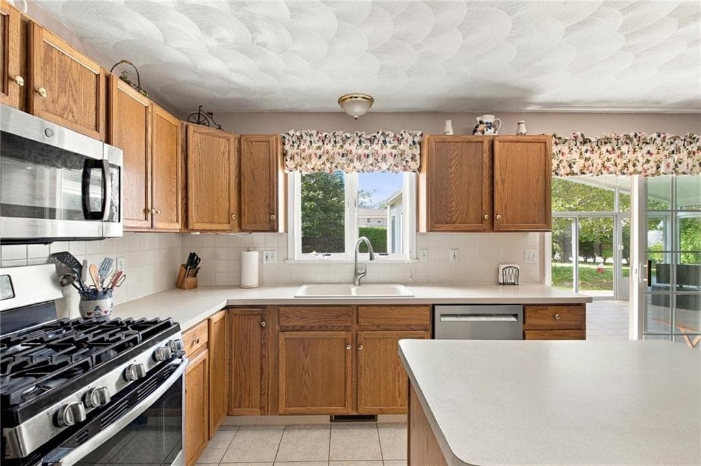 Single Family Residence at 23 Balsam Lane, Smithfield, photo 7 of 38