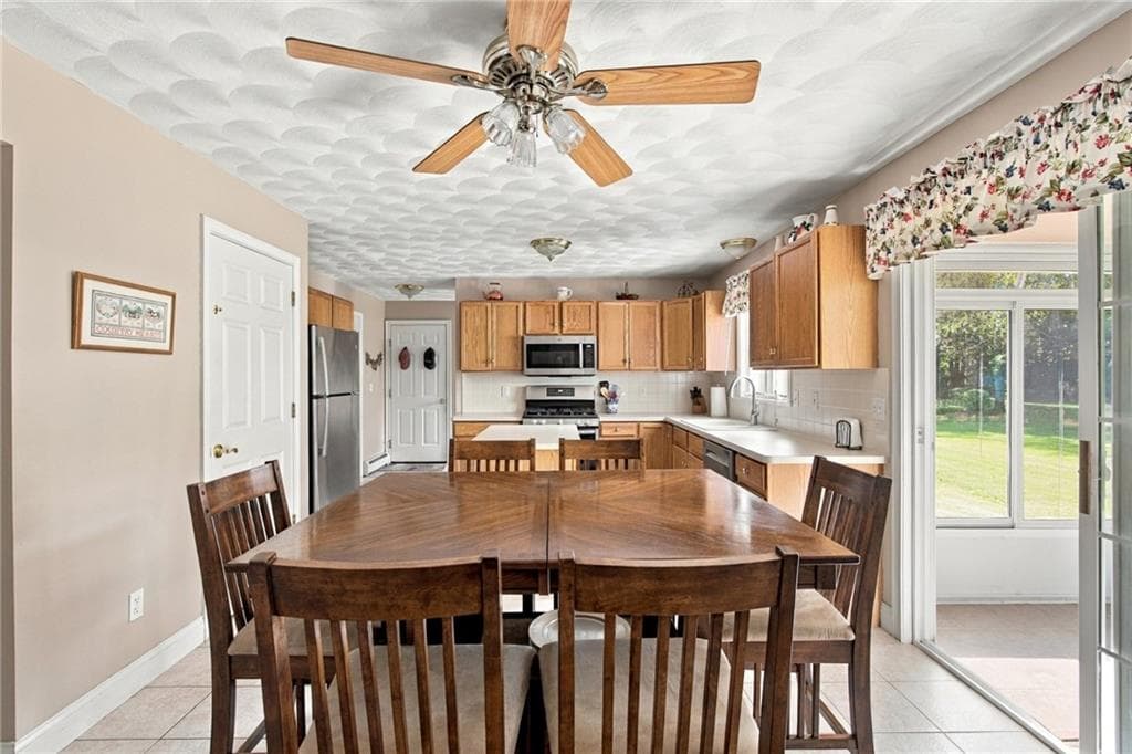 Single Family Residence at 23 Balsam Lane, Smithfield, photo 9 of 38