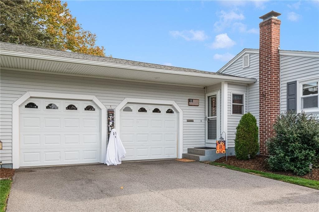 Single Family Residence at 38 Pitman Road, Warwick, photo 2 of 33