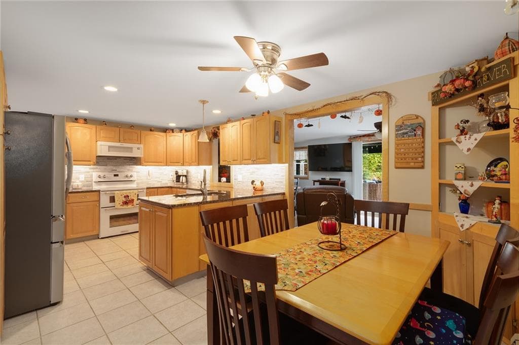 Single Family Residence at 38 Pitman Road, Warwick, photo 7 of 33