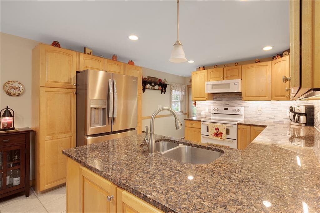 Single Family Residence at 38 Pitman Road, Warwick, photo 4 of 33