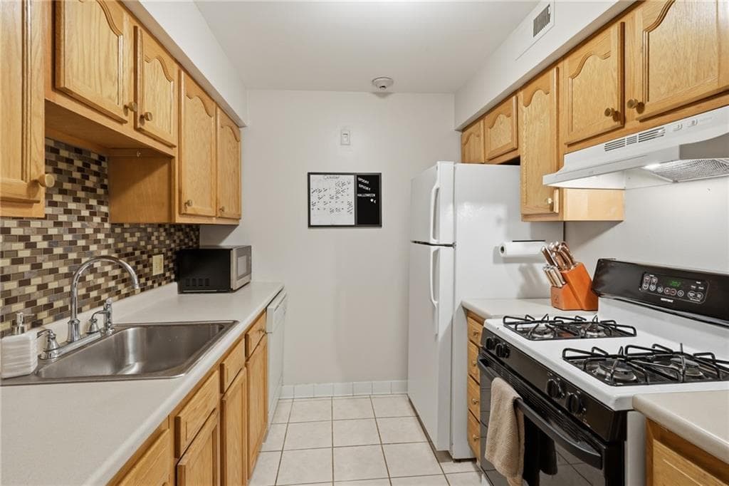 Condominium at 131 Fordson Avenue UNIT 7, Cranston, photo 7 of 19
