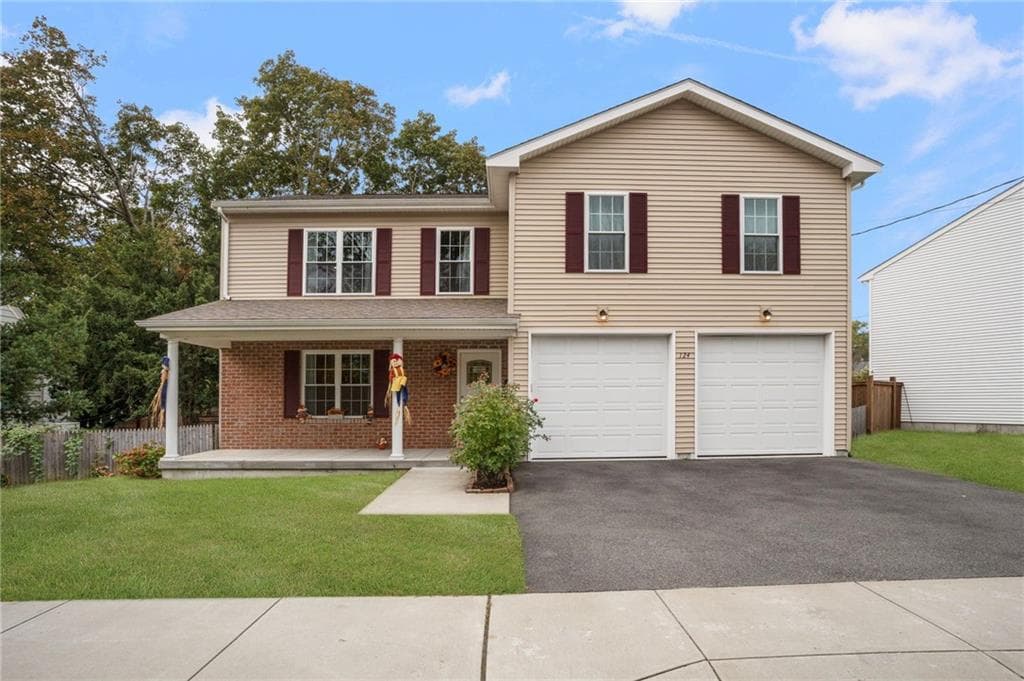 Single Family Residence at 124 Bishop Avenue, East Providence, photo 2 of 23