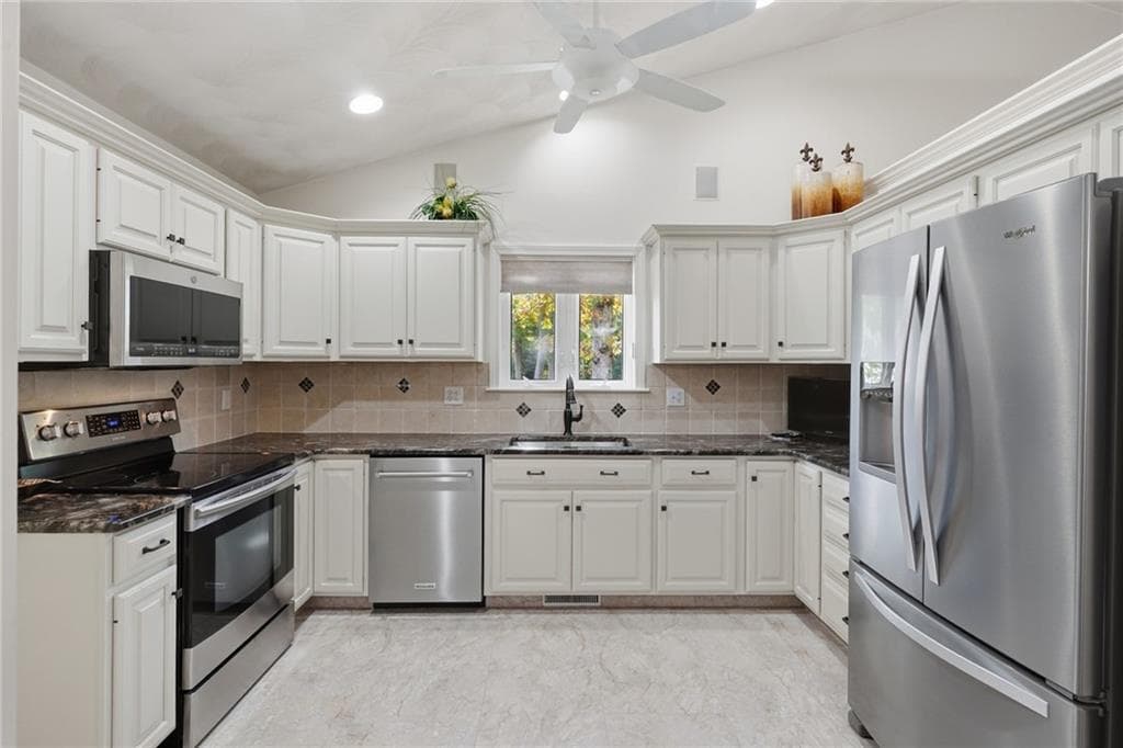 Condominium at 249 Spencer Woods Drive, East Greenwich, photo 5 of 32