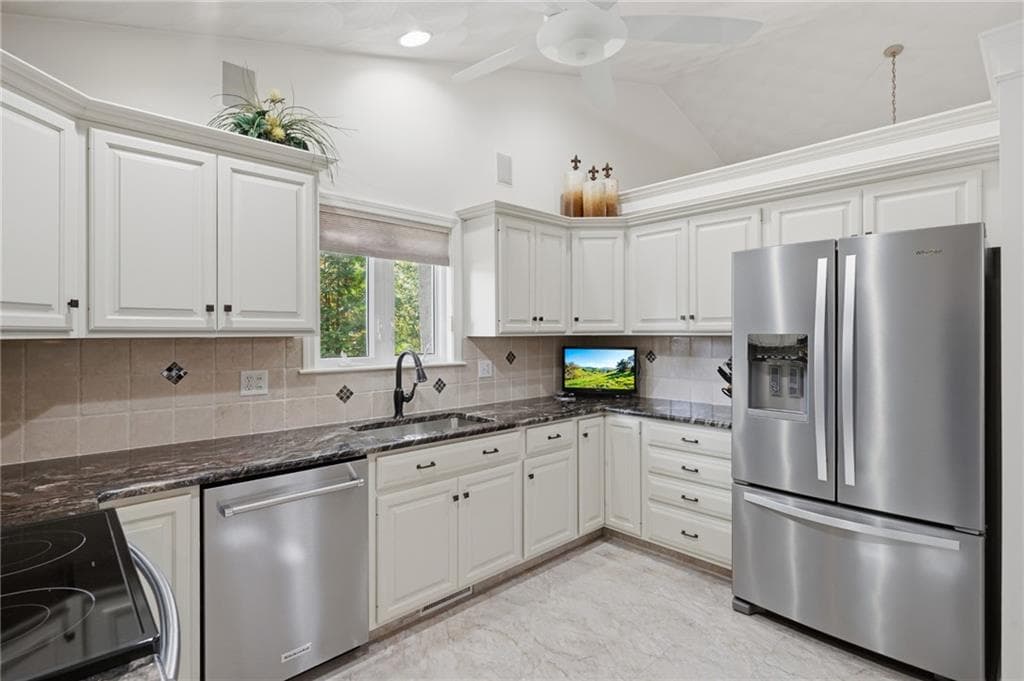 Condominium at 249 Spencer Woods Drive, East Greenwich, photo 4 of 32