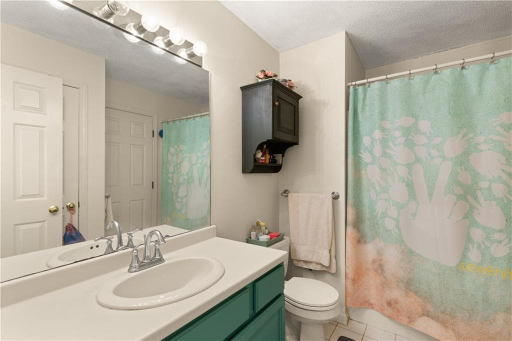Condominium at 404 North Lane, Bristol, photo 16 of 37