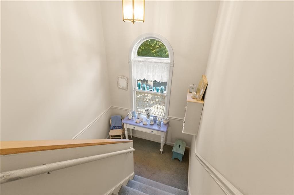 Condominium at 404 North Lane, Bristol, photo 3 of 37