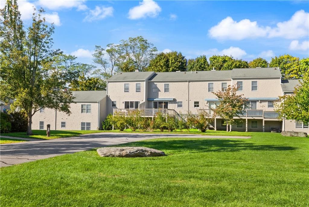 Condominium at 404 North Lane, Bristol, photo 20 of 37