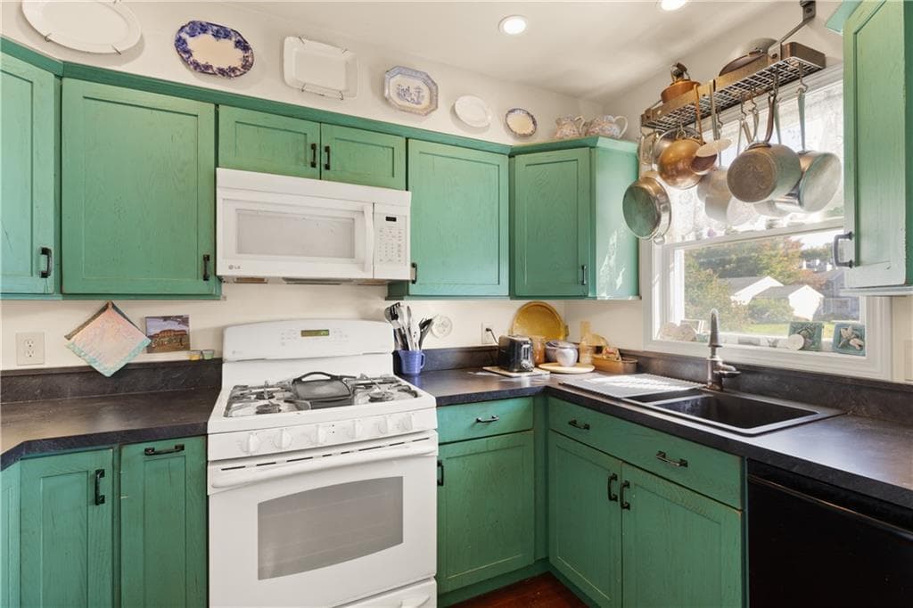 Condominium at 404 North Lane, Bristol, photo 10 of 37