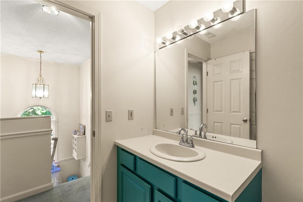 Condominium at 404 North Lane, Bristol, photo 14 of 37