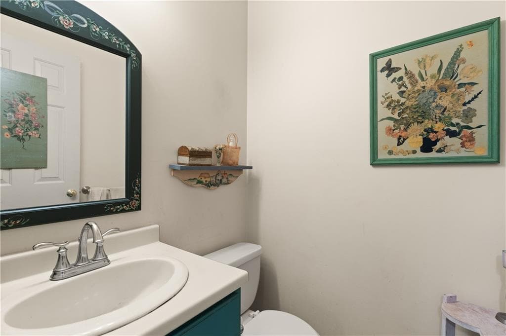 Condominium at 404 North Lane, Bristol, photo 15 of 37