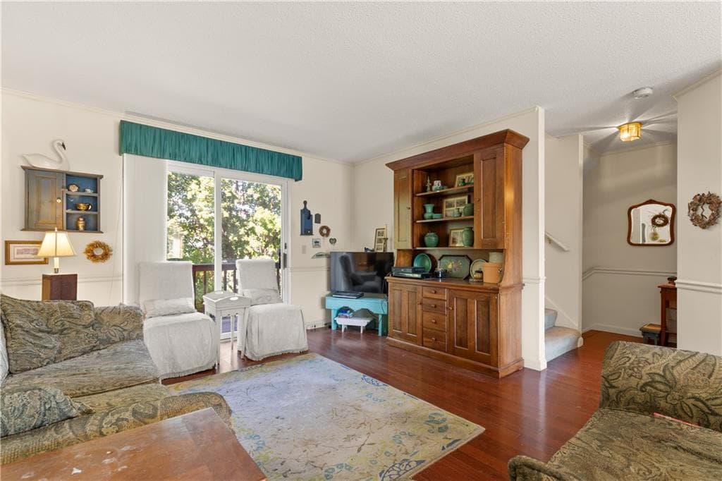 Condominium at 404 North Lane, Bristol, photo 4 of 37