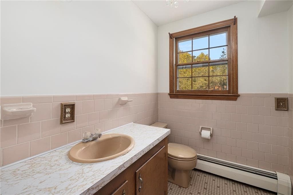 Single Family Residence at 55 Hillcrest Drive, Cranston, photo 23 of 48