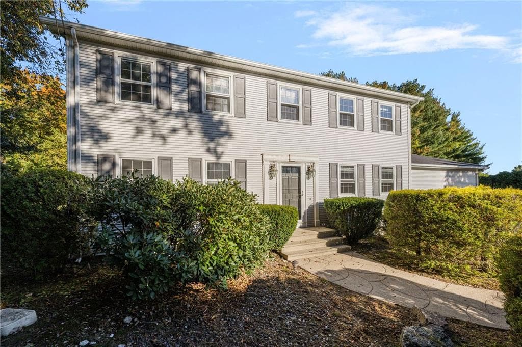 Single Family Residence at 55 Hillcrest Drive, Cranston, photo 2 of 48