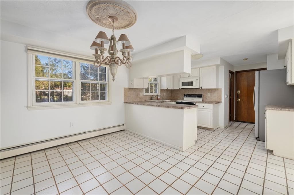 Single Family Residence at 55 Hillcrest Drive, Cranston, photo 16 of 48