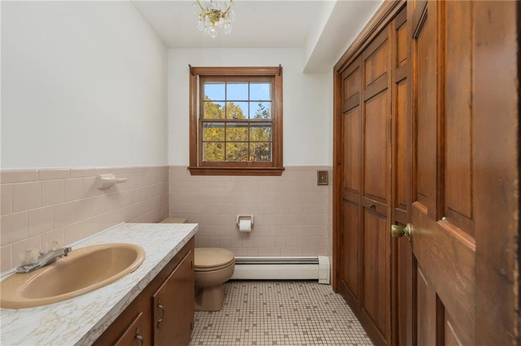 Single Family Residence at 55 Hillcrest Drive, Cranston, photo 22 of 48