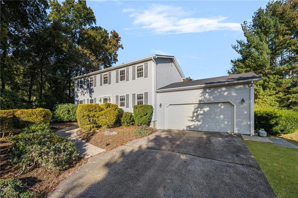 Single Family Residence at 55 Hillcrest Drive, Cranston, photo 3 of 48