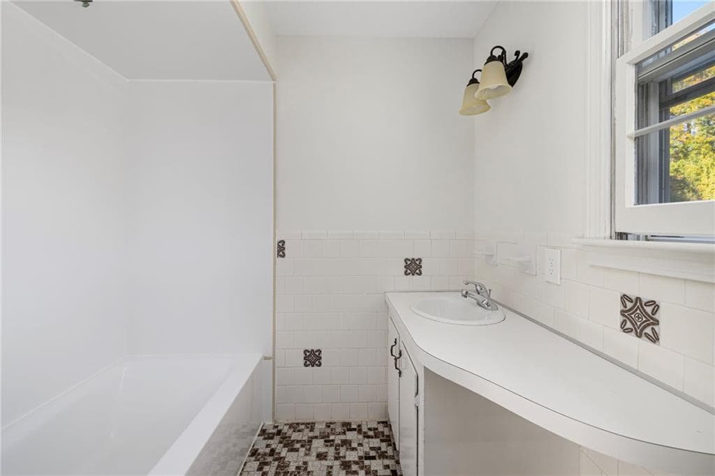 Single Family Residence at 55 Hillcrest Drive, Cranston, photo 32 of 48