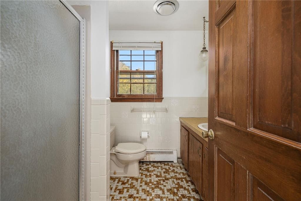 Single Family Residence at 55 Hillcrest Drive, Cranston, photo 28 of 48