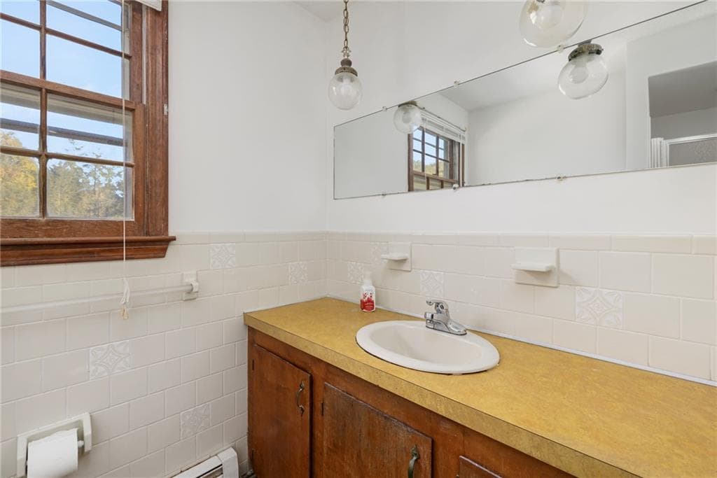 Single Family Residence at 55 Hillcrest Drive, Cranston, photo 30 of 48