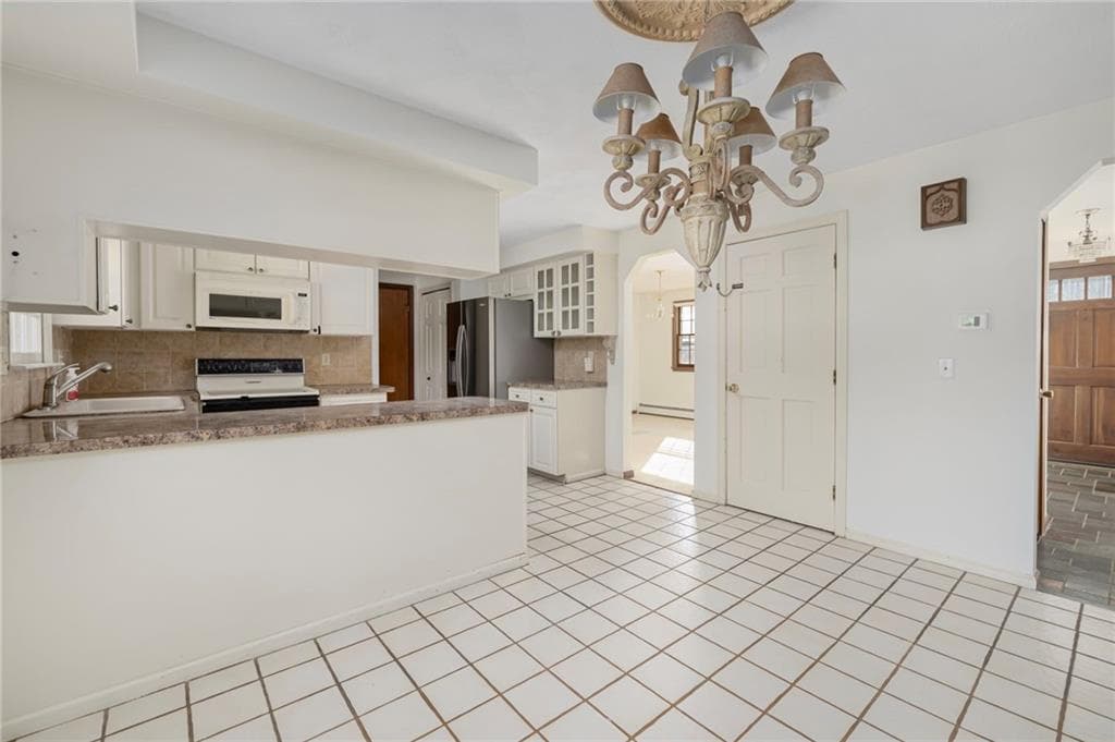 Single Family Residence at 55 Hillcrest Drive, Cranston, photo 18 of 48