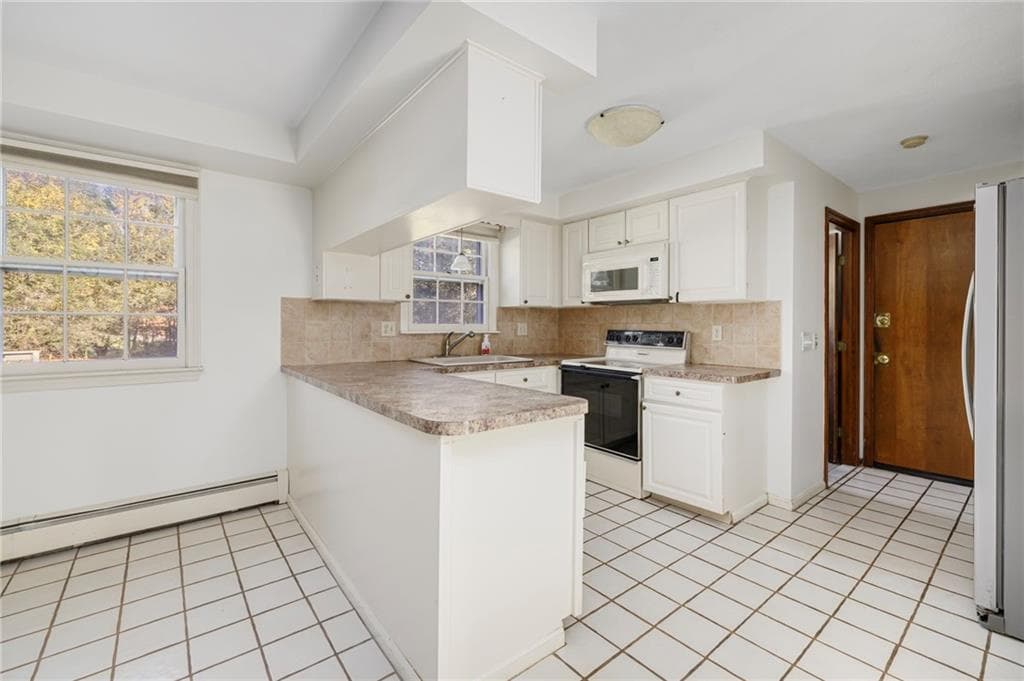 Single Family Residence at 55 Hillcrest Drive, Cranston, photo 15 of 48
