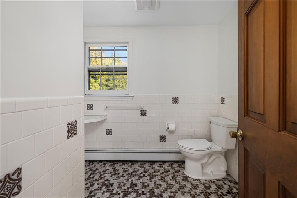 Single Family Residence at 55 Hillcrest Drive, Cranston, photo 31 of 48