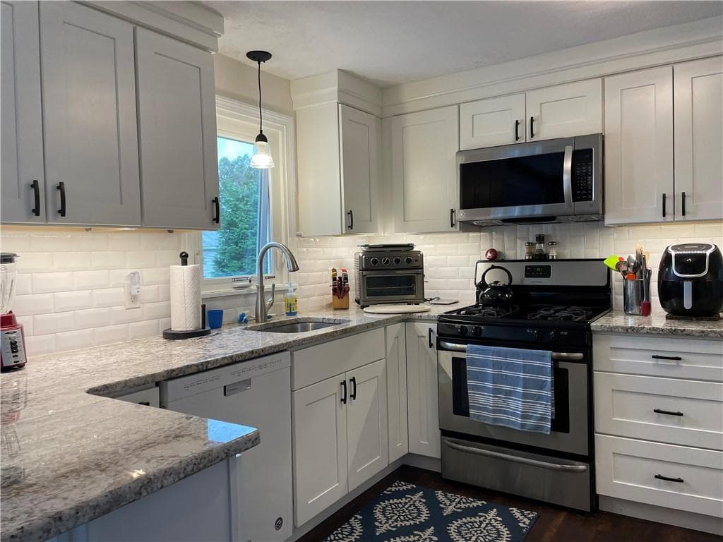 Single Family Residence at 40 Walker Road, Warwick, photo 11 of 32