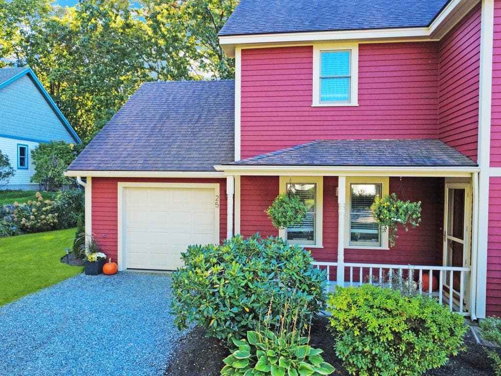 Condominium at 25 Captains Drive, Westerly, photo 6 of 33