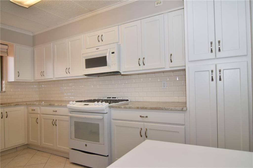 Condominium at 175 HOFFMAN Avenue UNIT 408, Cranston, photo 9 of 26