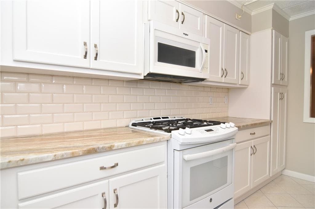 Condominium at 175 HOFFMAN Avenue UNIT 408, Cranston, photo 10 of 26