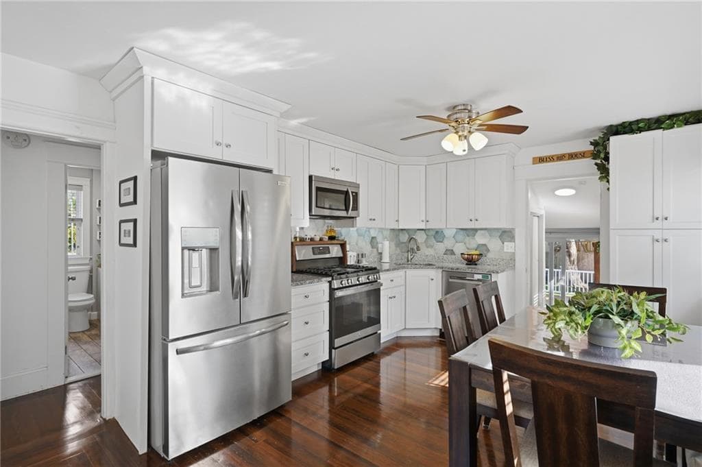 Single Family Residence at 353 Massasoit Avenue, East Providence, photo 6 of 37